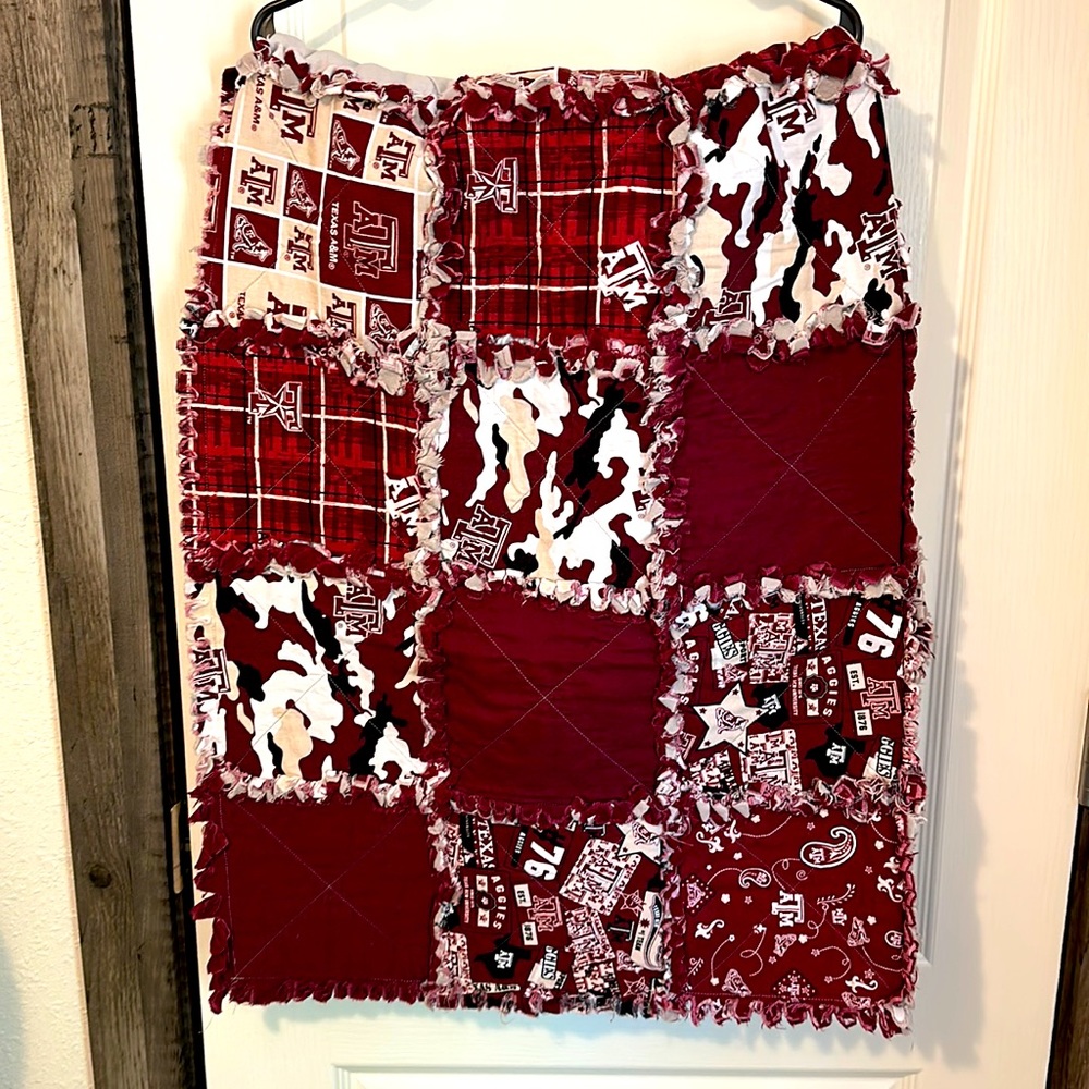 A&M lap quilt blanket